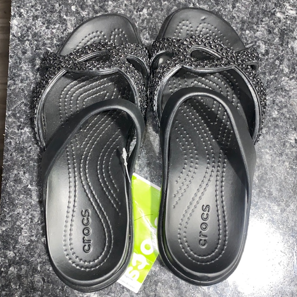 Women’s croc sandals- black